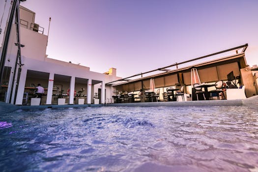 Hotels Offering Spectacular Rooftop Bars and Lounges